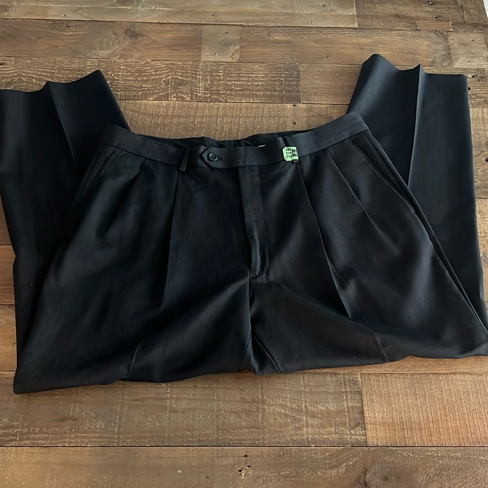 Joseph Abboud Black/Gray DRESS PANTS 36/30
Pleated